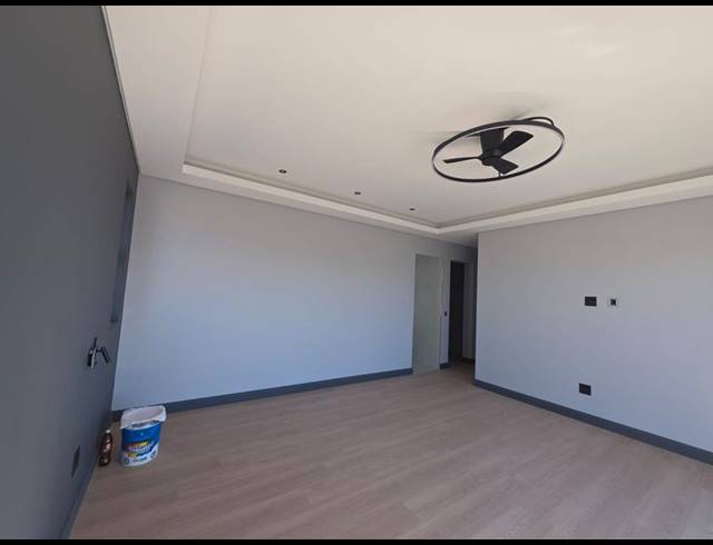 6 BEDROOM HOUSE FOR SALE IN MIDSTREAM HEIGHTS